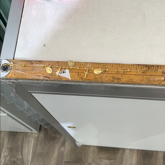 Gold plated Cross Virgin Mary Bracelet 8.5 inches - Picture 6 of 7